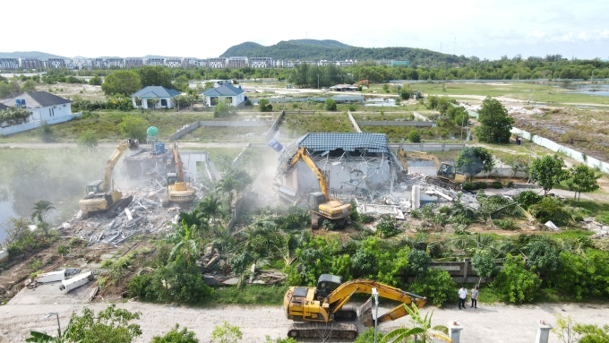 Cưỡng chế phá dỡ các biệt thự Phú Quốc xây trái phép