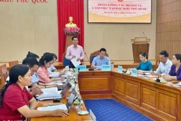Ông Nguyễn Văn Dư - Phó Cục trưởng Cục Tiền lương và Bảo hiểm xã hội phát biểu tại buổi làm việc (Ảnh: Thanh Bình).