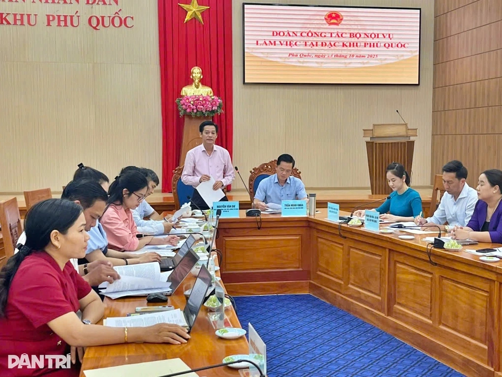 Ông Nguyễn Văn Dư - Phó Cục trưởng Cục Tiền lương và Bảo hiểm xã hội phát biểu tại buổi làm việc (Ảnh: Thanh Bình).